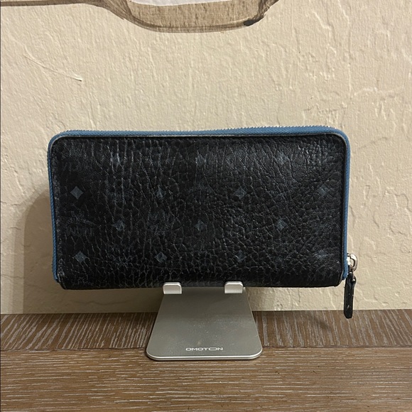 MCM | Visetos zip-around long wallet. - Picture 2 of 9